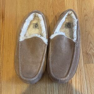 UGG Men's moccasins. Chestnut color. Size 13